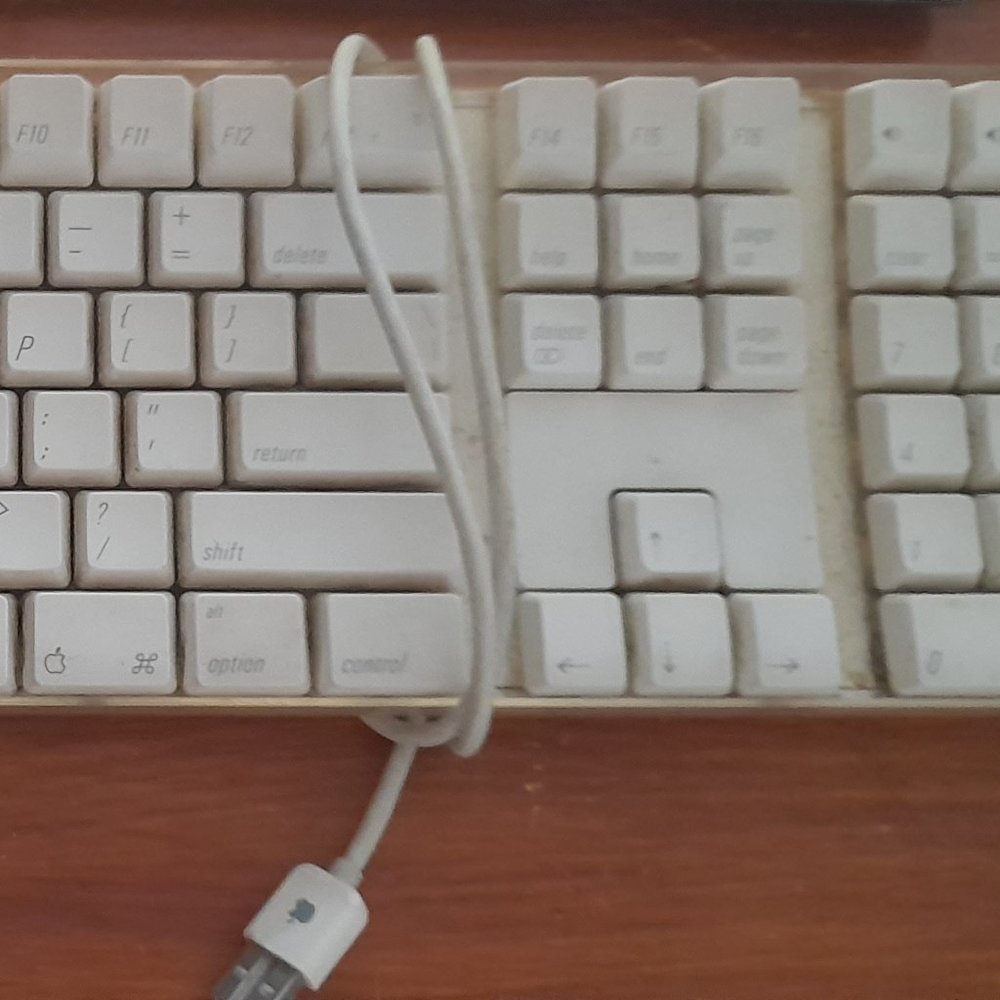 White USB keyboard A1048 by Apple - Picture 4 of 6